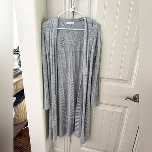 Hooked Up by IOT Light Gray Openwork Long Light-weight Cardigan